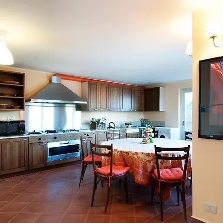Sleeps 8 Pool Air Con Rezzonico