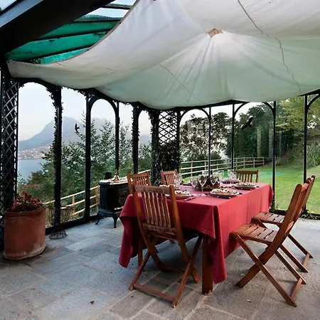 Sleeps 8 Pool Air Con